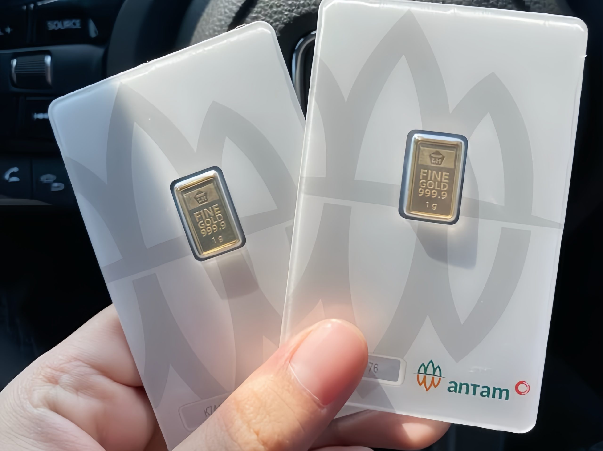 Harga Emas Antam Fluktuatif, Saatnya Beli atau Jual?