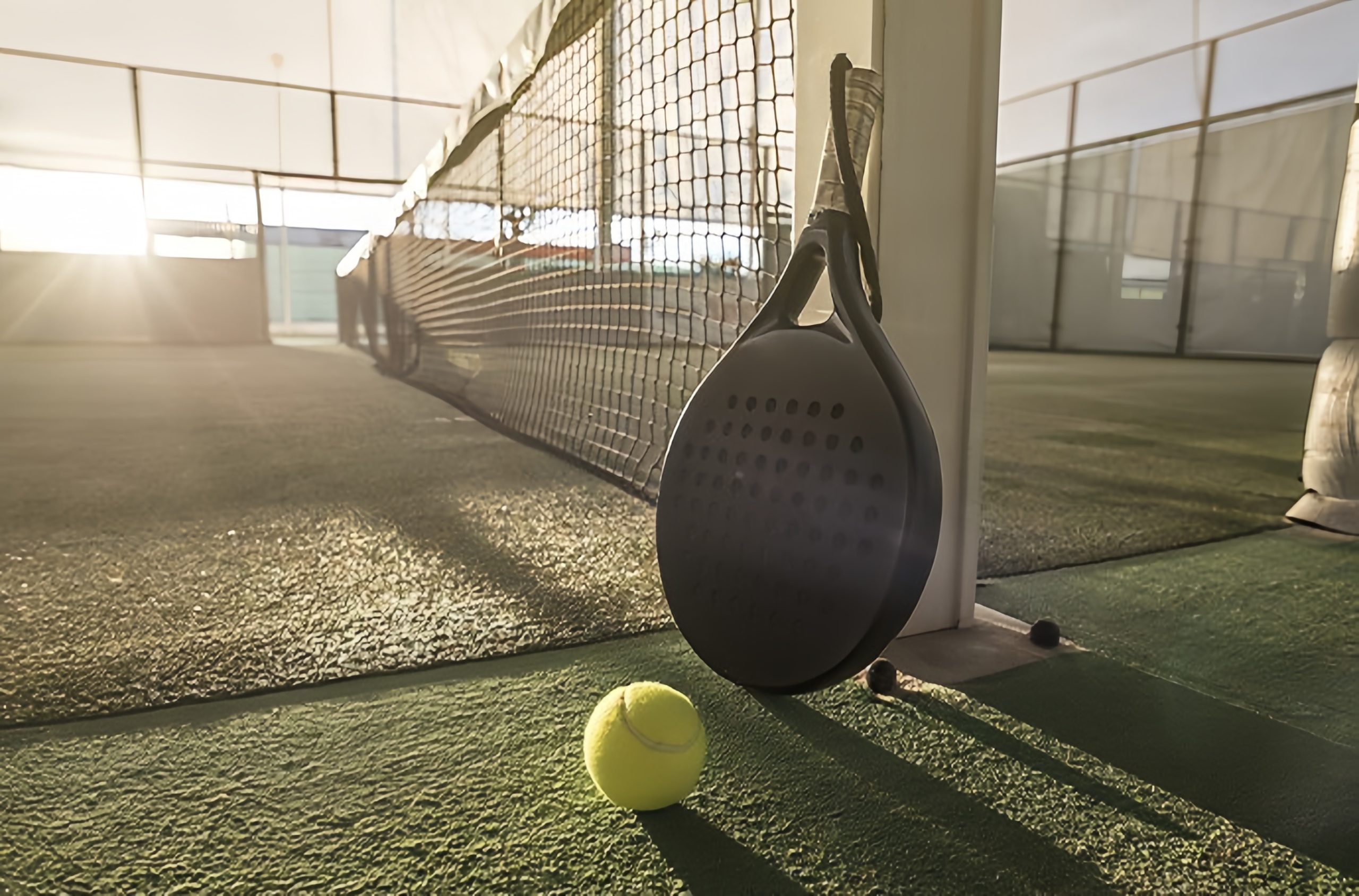 Olahraga Padel Semakin Populer? Ini Alasan dan Manfaatnya!